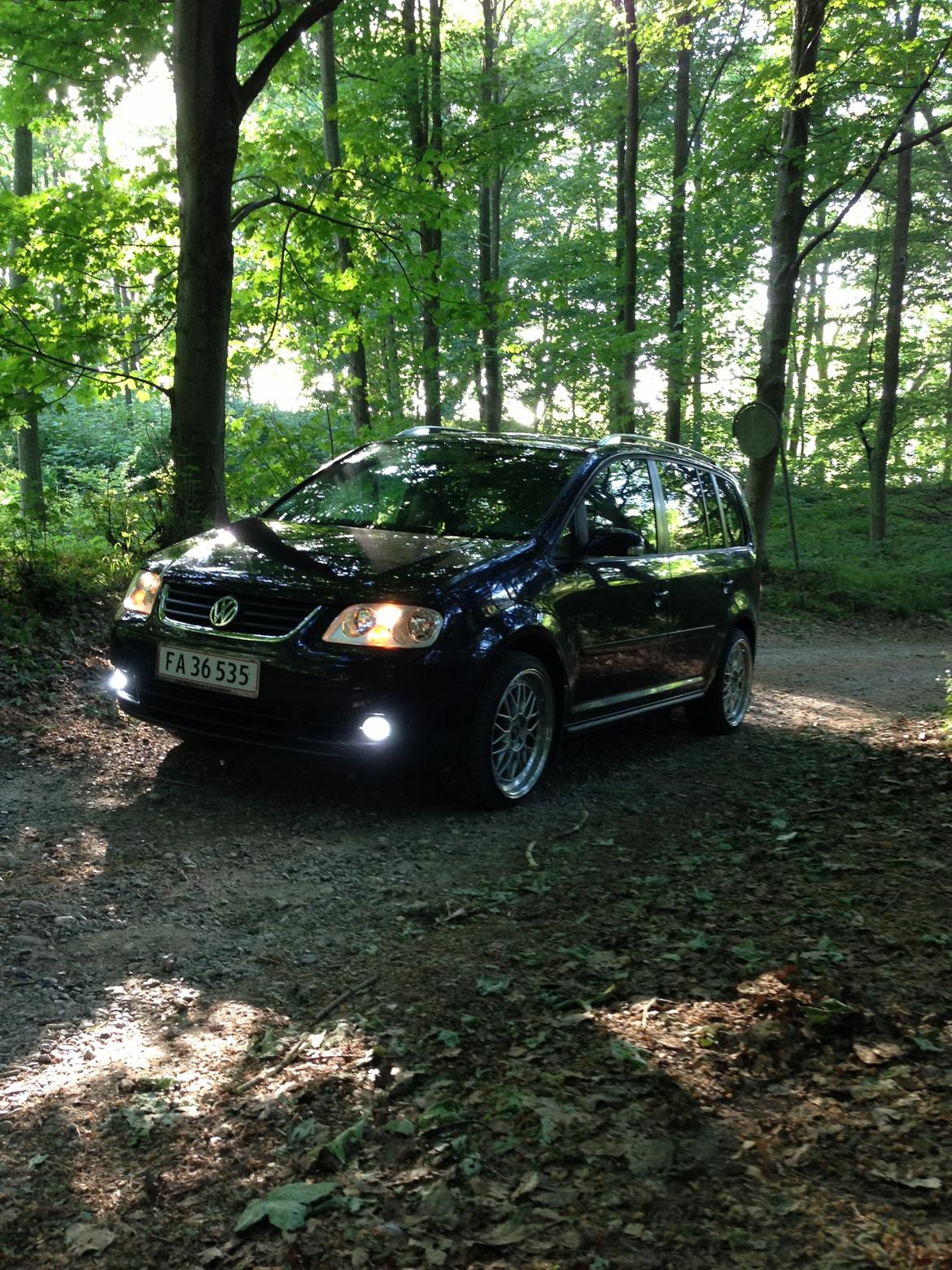 VW Touran 2,0TDI (Total skadet) billede 5