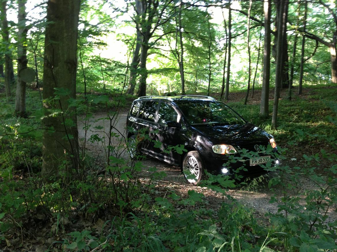 VW Touran 2,0TDI (Total skadet) billede 7