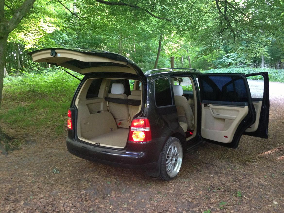 VW Touran 2,0TDI (Total skadet) billede 11