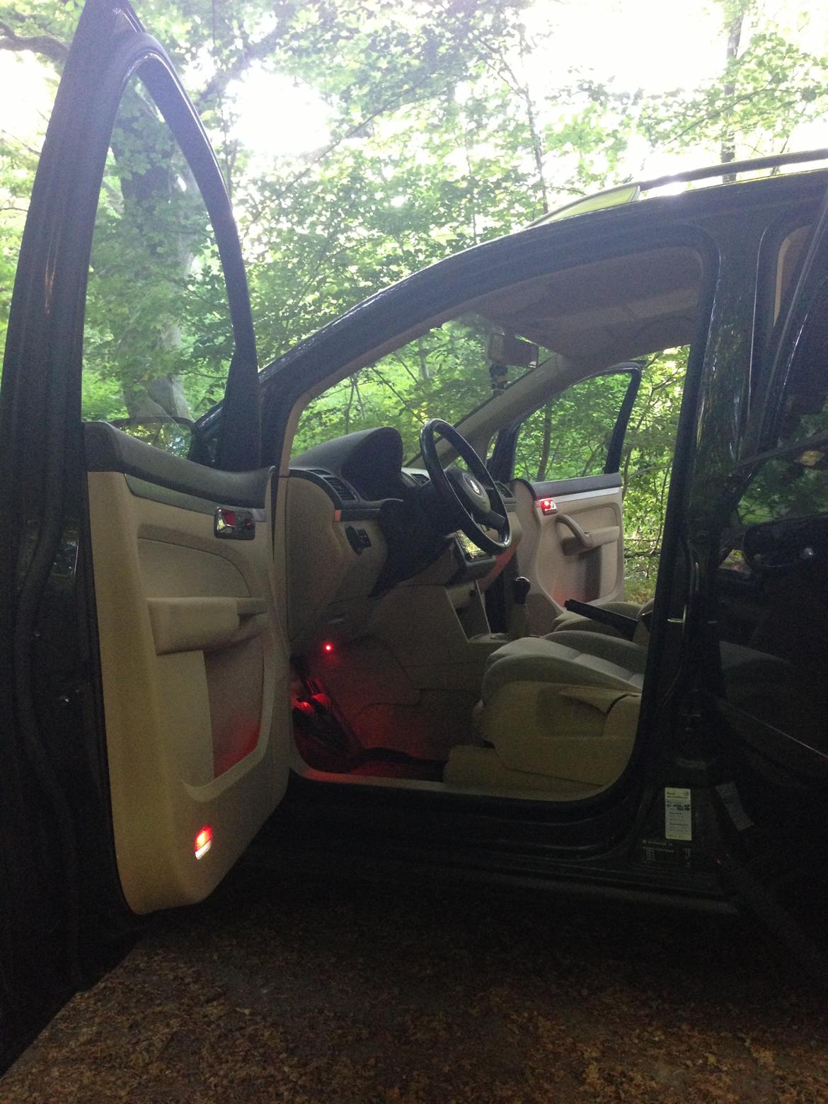 VW Touran 2,0TDI (Total skadet) billede 14