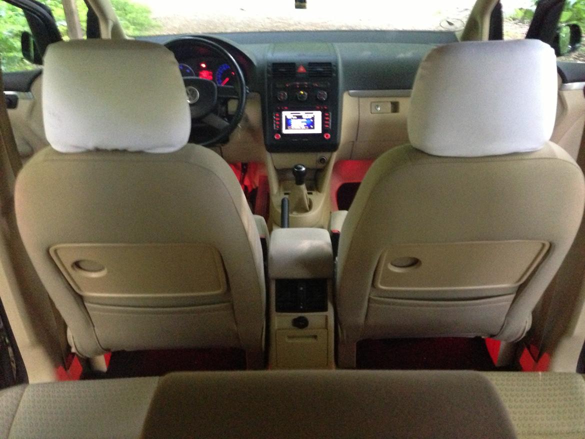 VW Touran 2,0TDI (Total skadet) billede 16