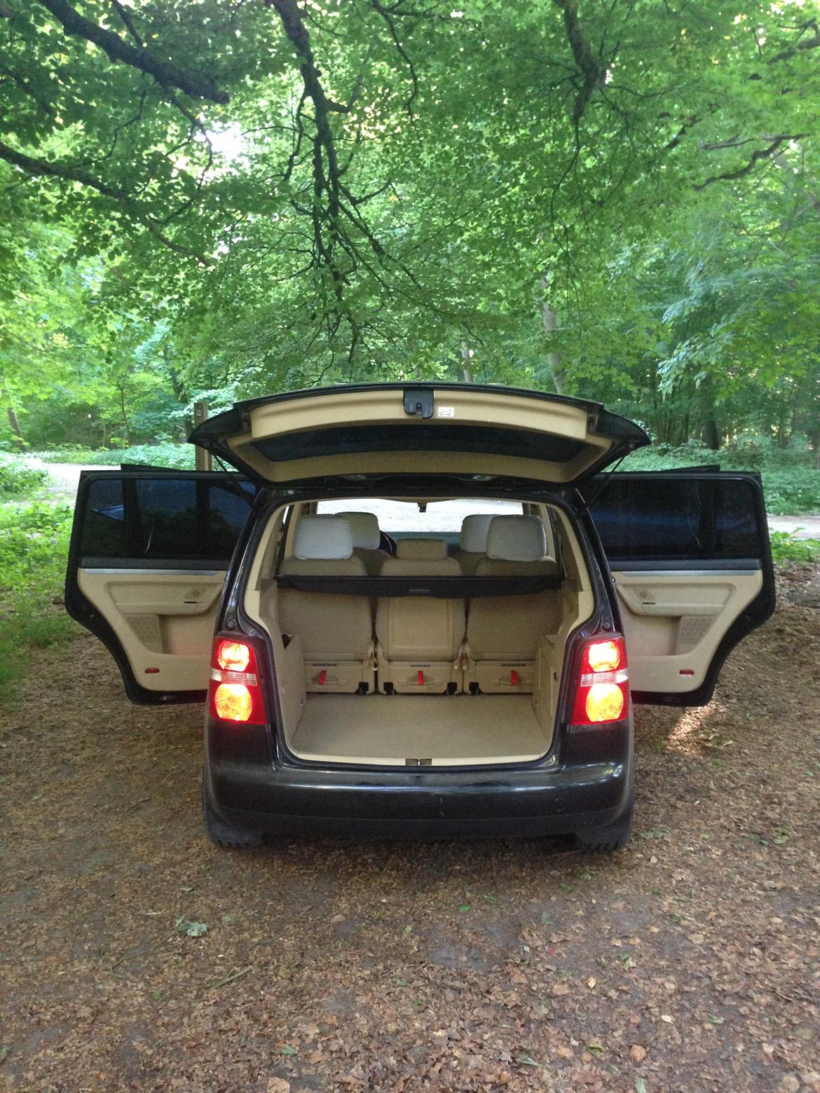 VW Touran 2,0TDI (Total skadet) billede 17