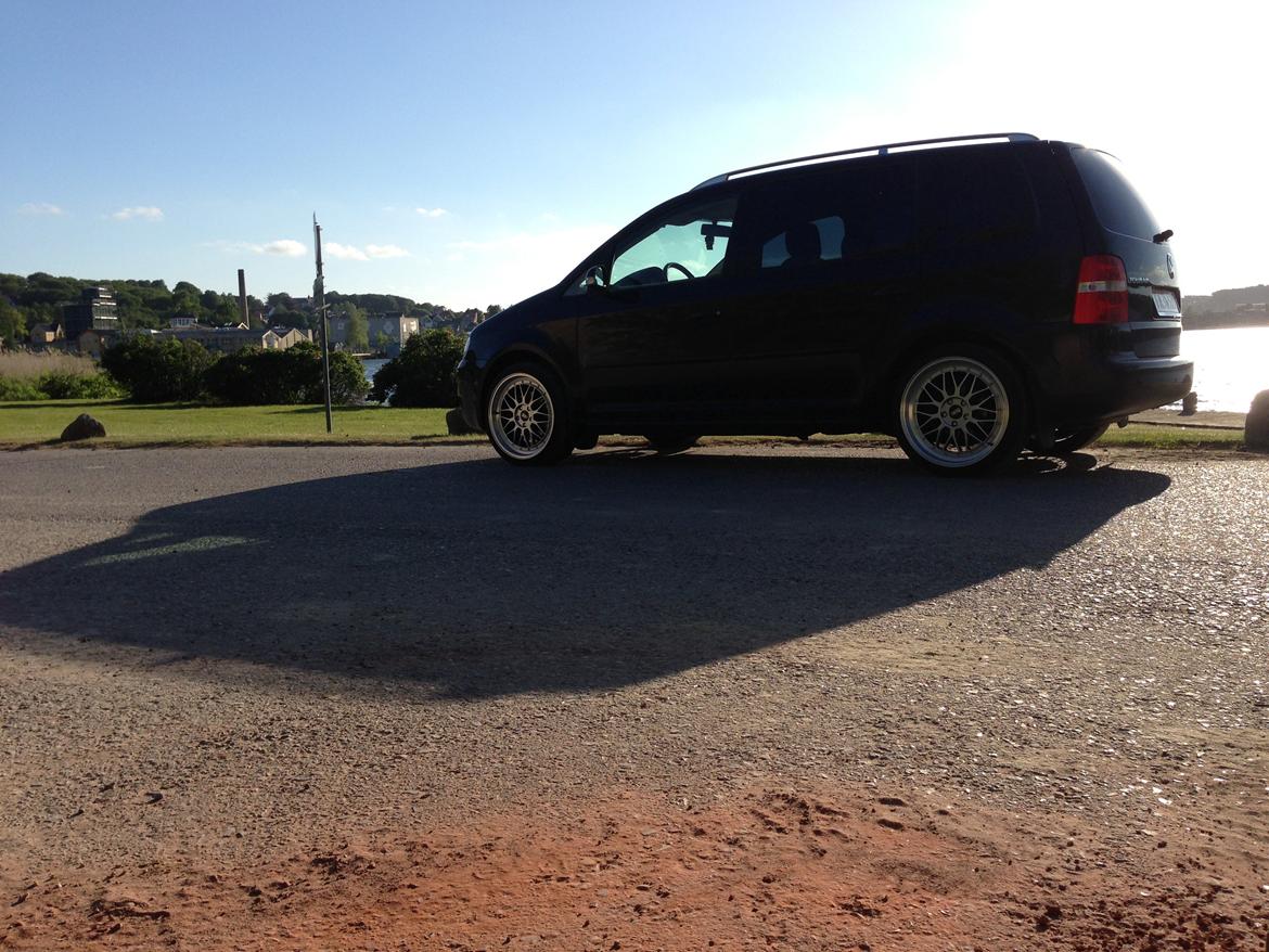 VW Touran 2,0TDI (Total skadet) billede 19