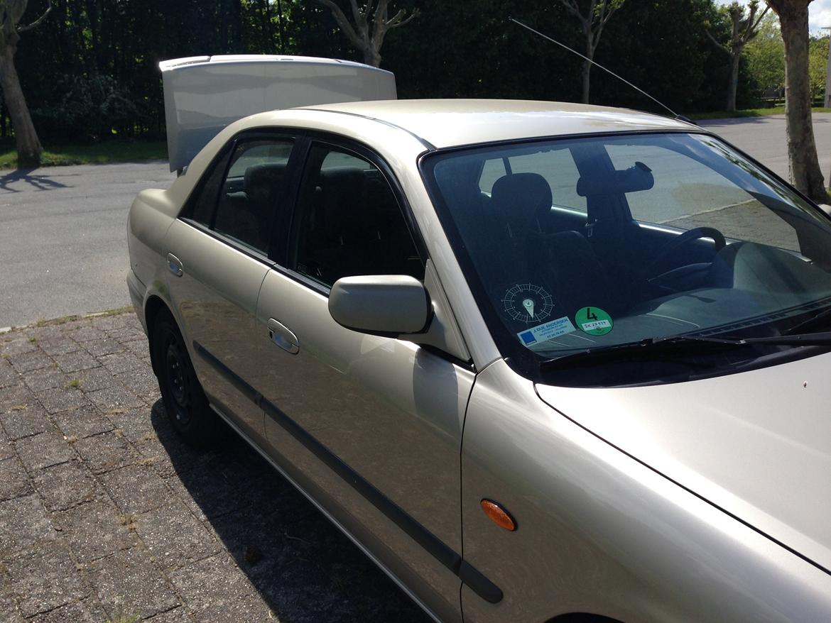 Mazda 626 Sedan billede 2