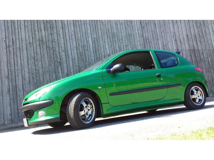 {{currentPhoto.altText}} billede {{currentPhoto.number}}