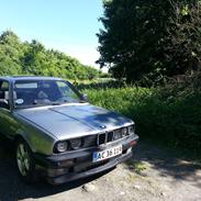 BMW e30 320i