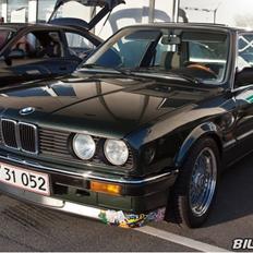 BMW E30 320i
