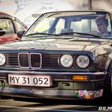 BMW E30 320i