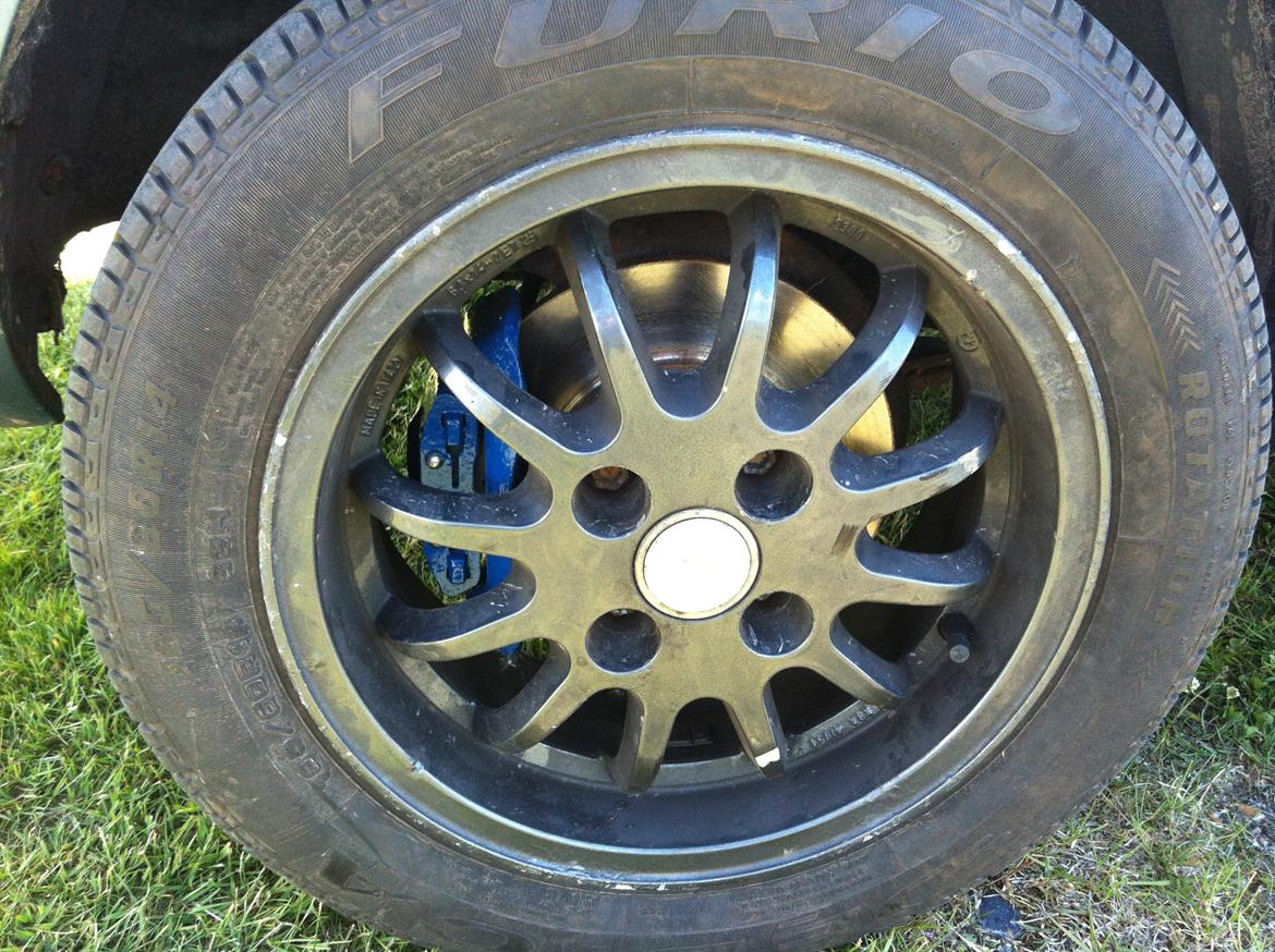 VW Golf 1 C 1,1 - Den 9/6 2013. Bremsekaliberene er kun malet fordi jeg ikke gider se på rustene bremsekaliper:D billede 19