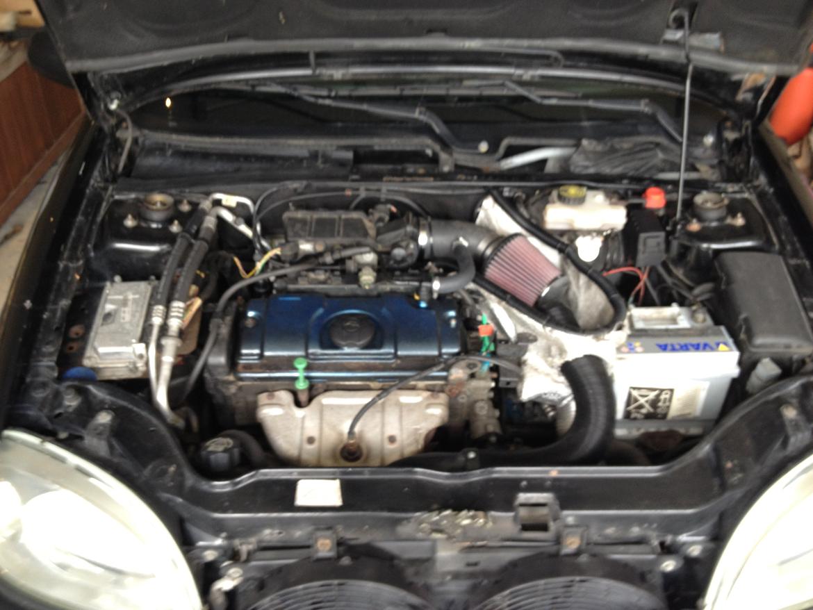 Citroën Saxo 1.6 8v Sport Innovation - Den gamle motor opsætning. Kun med k&n indsatsen på.  billede 9