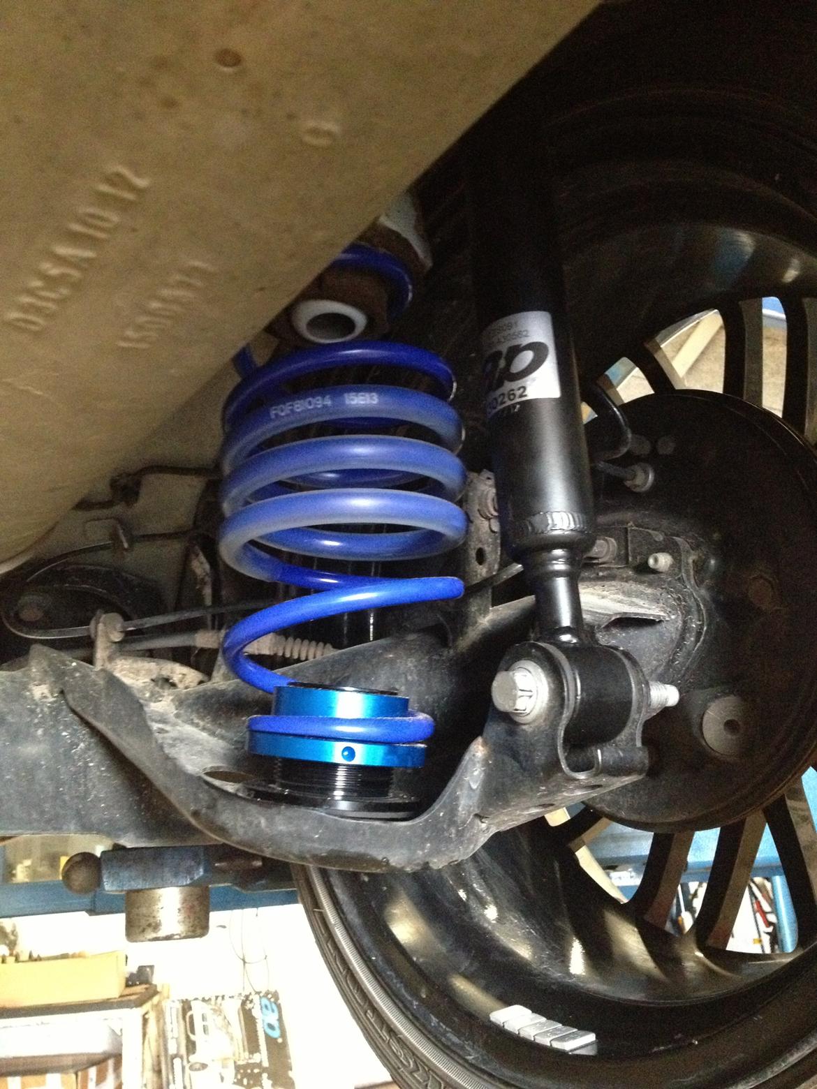 Ford Fiesta mk7 - Igang med montering, er skruet i bund nu ;-) billede 17