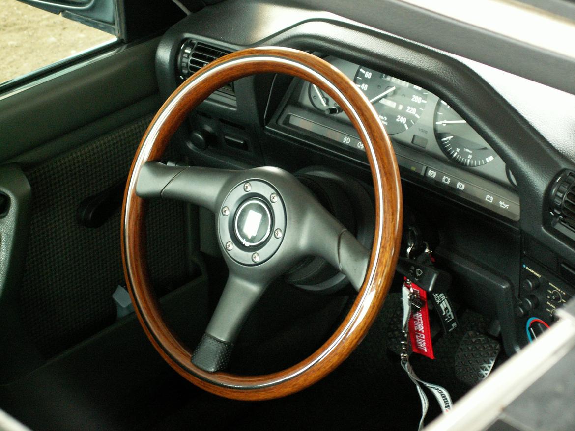 BMW E30 320i billede 15