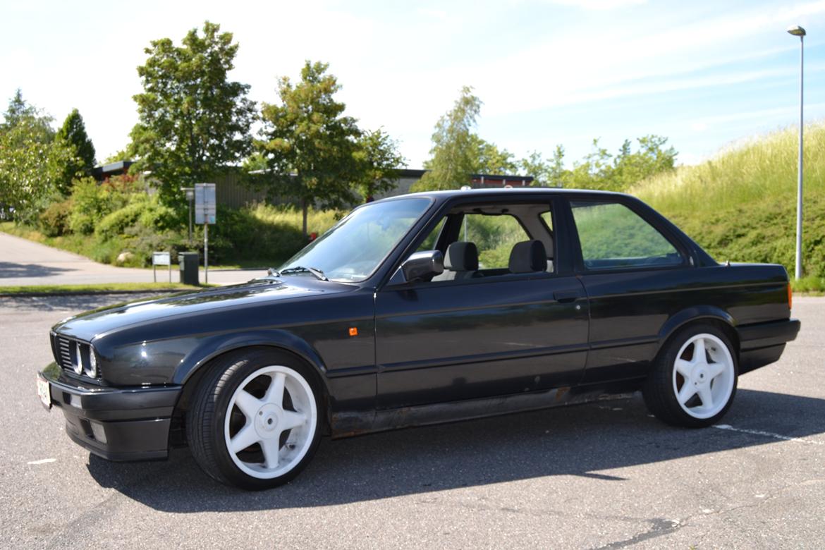 BMW E30 318i billede 1