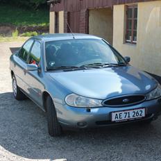 Ford Mondeo 2.0i Ambiente + Steel blue
