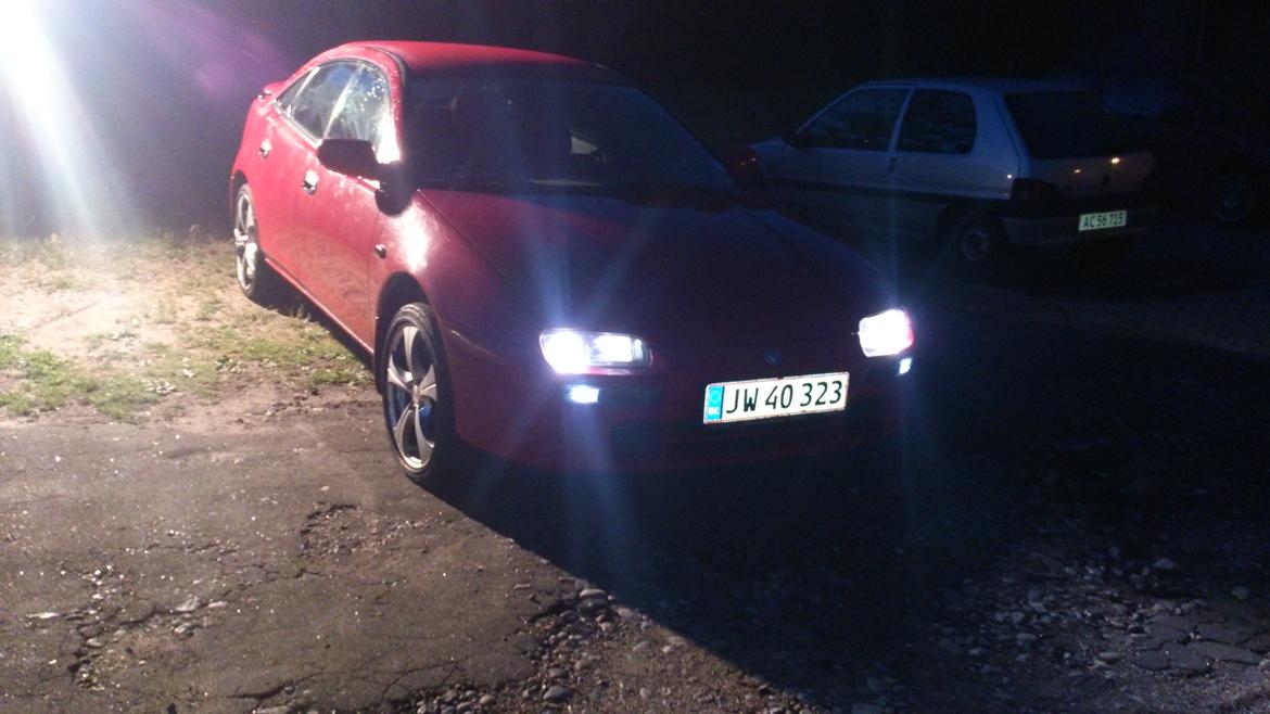 Mazda 323F billede 1