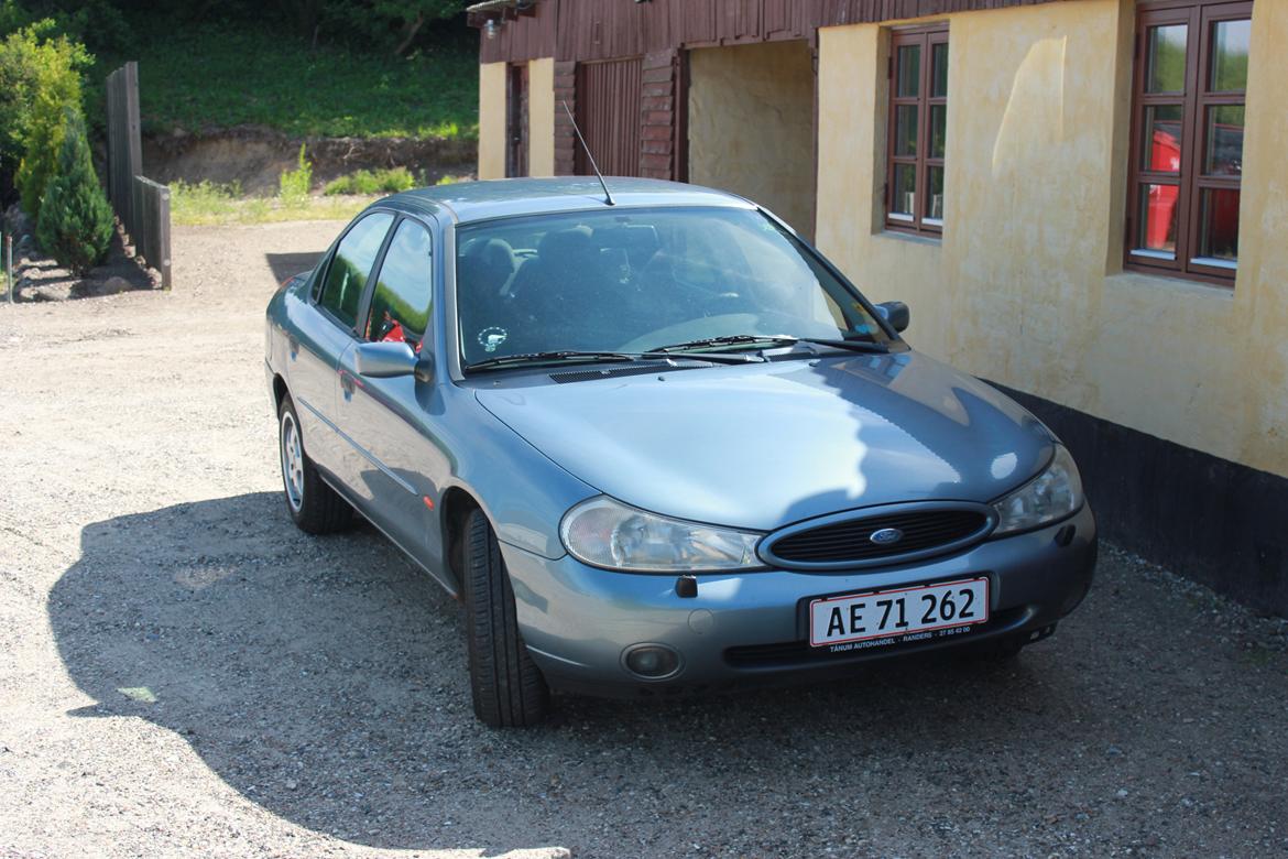 Ford Mondeo 2.0i Ambiente + Steel blue billede 1