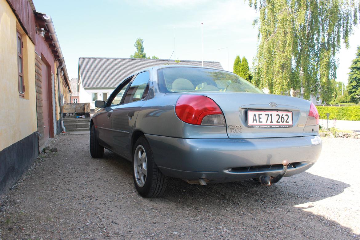 Ford Mondeo 2.0i Ambiente + Steel blue billede 5