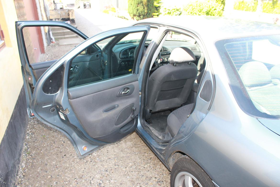 Ford Mondeo 2.0i Ambiente + Steel blue billede 7