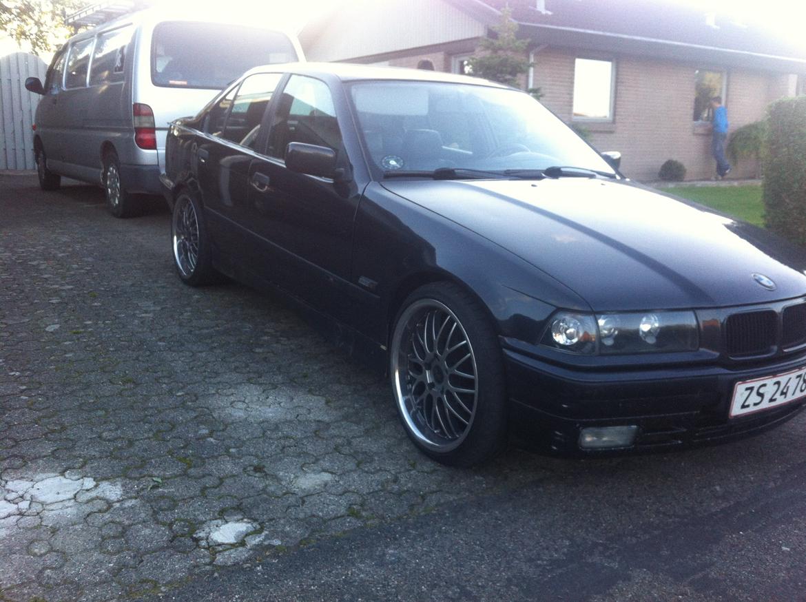 BMW 325i billede 1