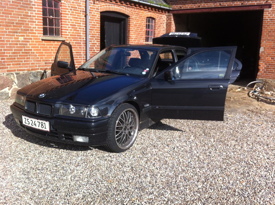 BMW 325i billede 2