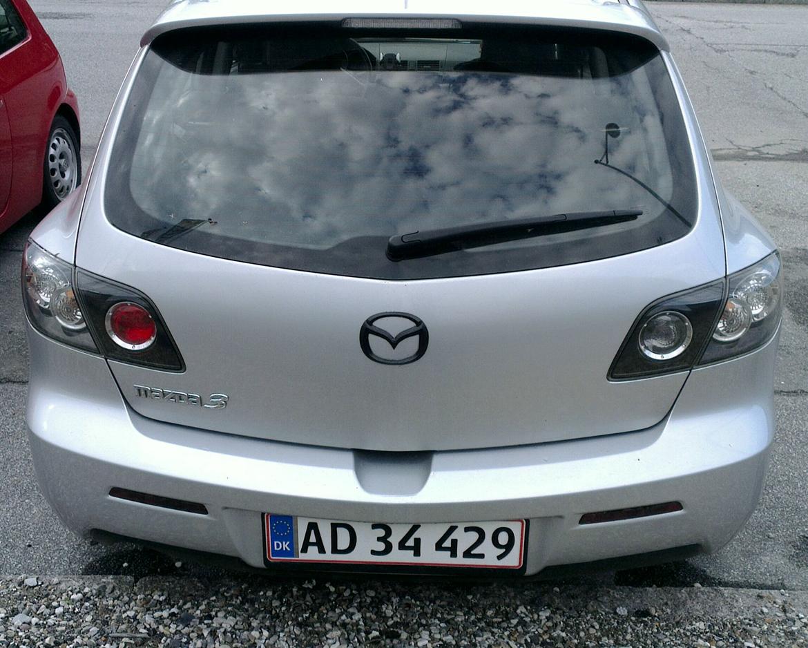 Mazda 3 Turbodiesel - Bagfra... Carbon emblem samt røgfarvede reflekser... billede 8