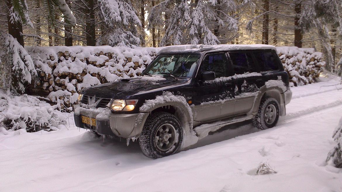 Nissan Patrol Y61 TD6 SE - d. 12-12-12 ude og kigge på sne før der blev monteret noget af gejlet  billede 12