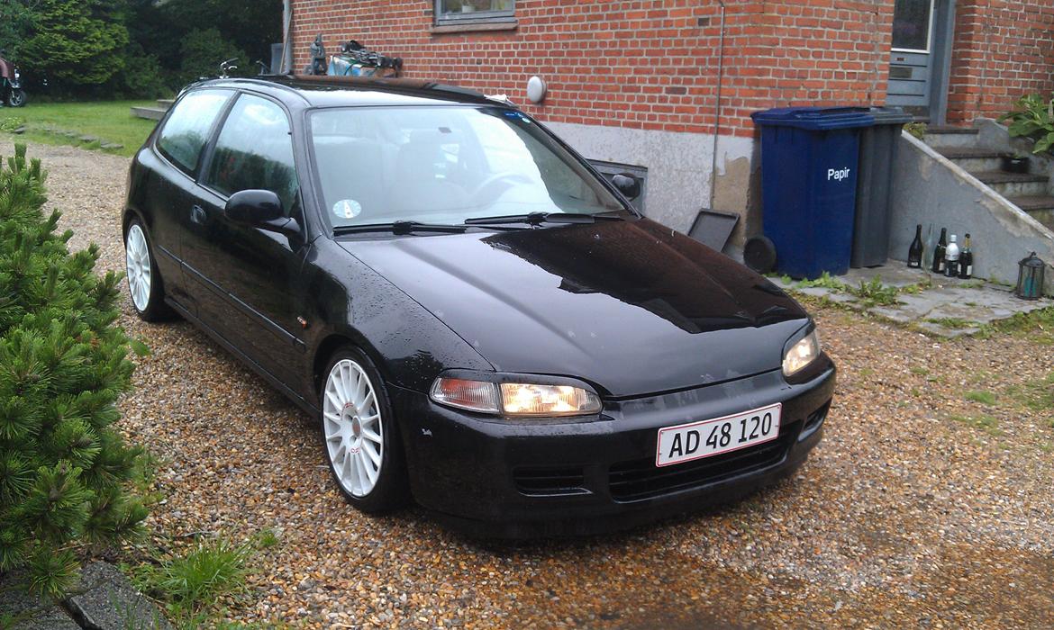 Honda Civic 1,5 Solgt - Lidt lav er den da :) billede 3