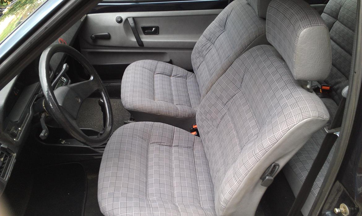 VW Polo FOX Solgt - sæder er rigtig fine af en bil der er 23 år syntes jeg :) billede 10
