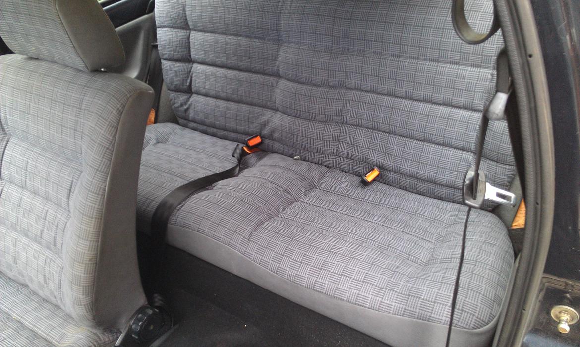 VW Polo FOX Solgt - sæder er rigtig fine af en bil der er 23 år syntes jeg :) billede 9