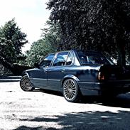 BMW 320i E30