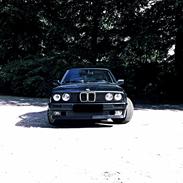 BMW 320i E30