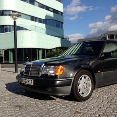 Mercedes Benz 500E