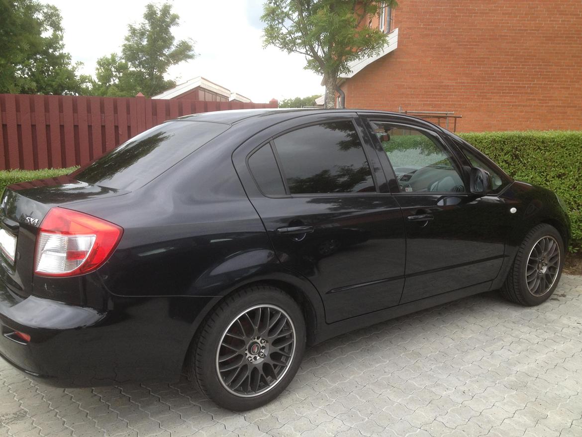 Suzuki SX4 Sedan Solgt - 5% solfilm. billede 2