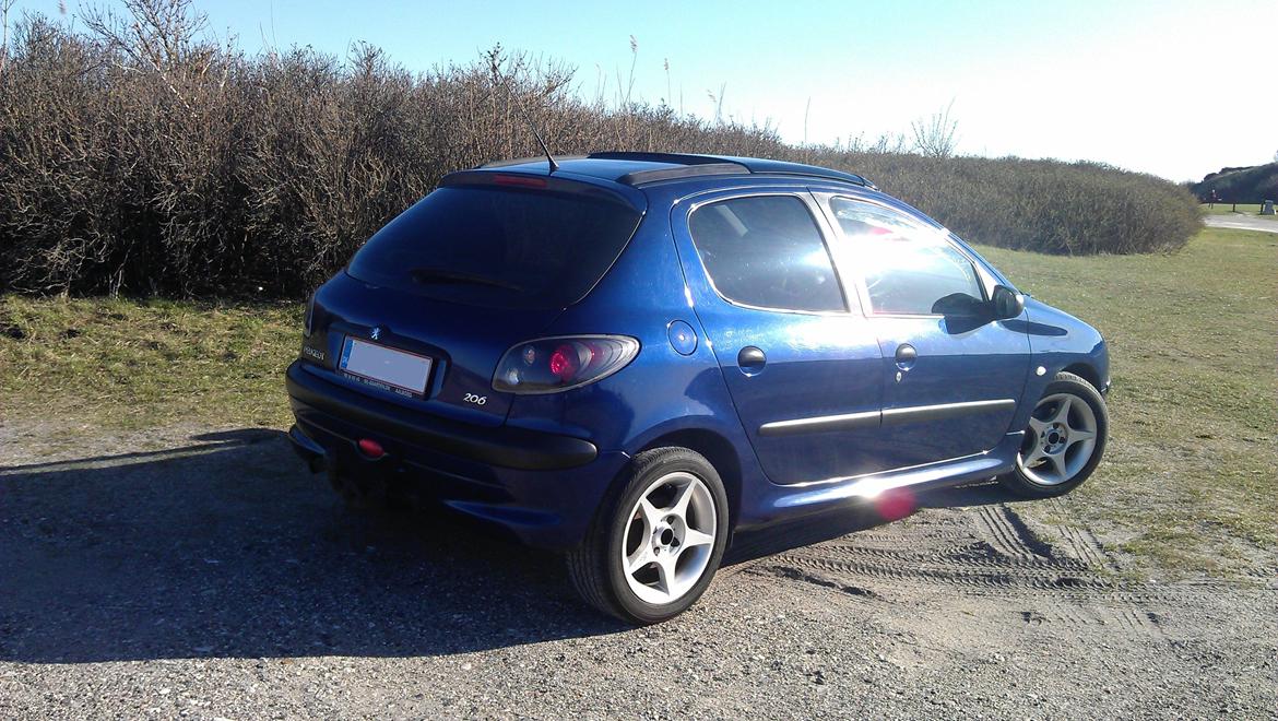 Peugeot 206 XR 1,6 *The car with the dragon tattoo" billede 3