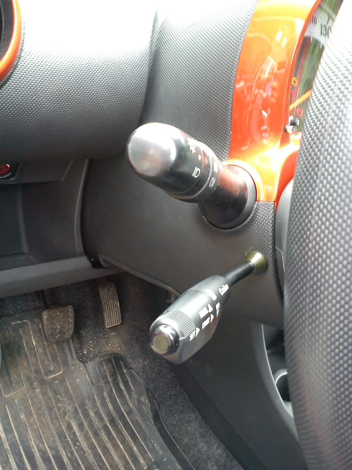 Toyota Aygo T2 Air Spice Edition - Fastmonteret fartpilot (kan også fås som trådløs styret, men batterierne kan ikke holde) billede 13