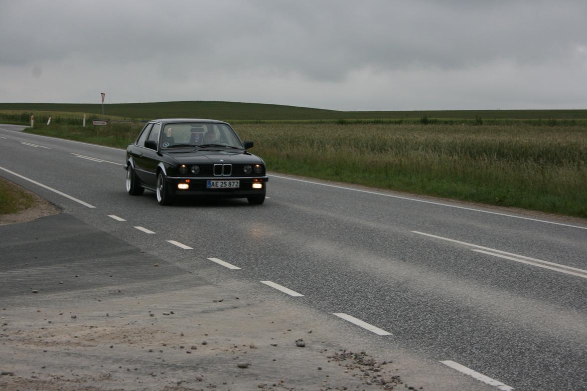 BMW E30 billede 2