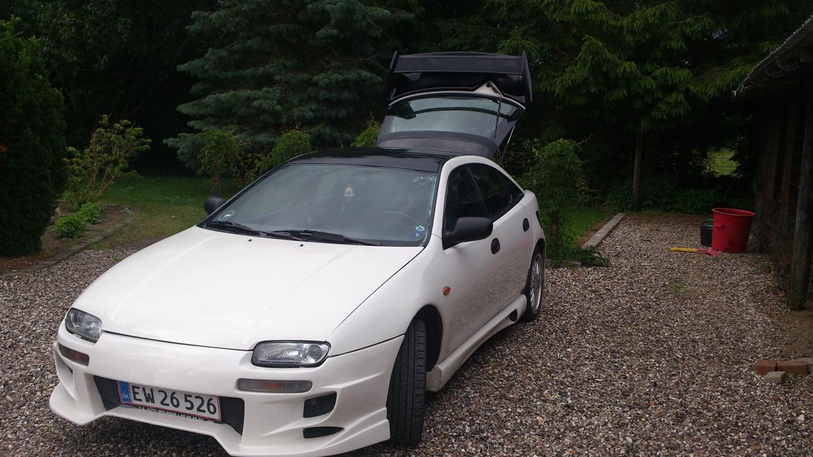 Mazda 323f BA billede 1