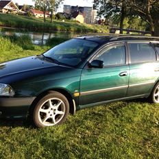 Toyota avensis vvt-i  ( SOLGT )