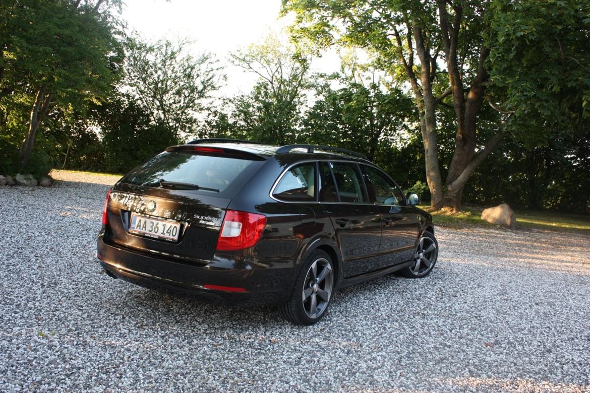 Skoda Superb 1,6 TDI CR DPF Ambition Combi Greenline - S billede 3