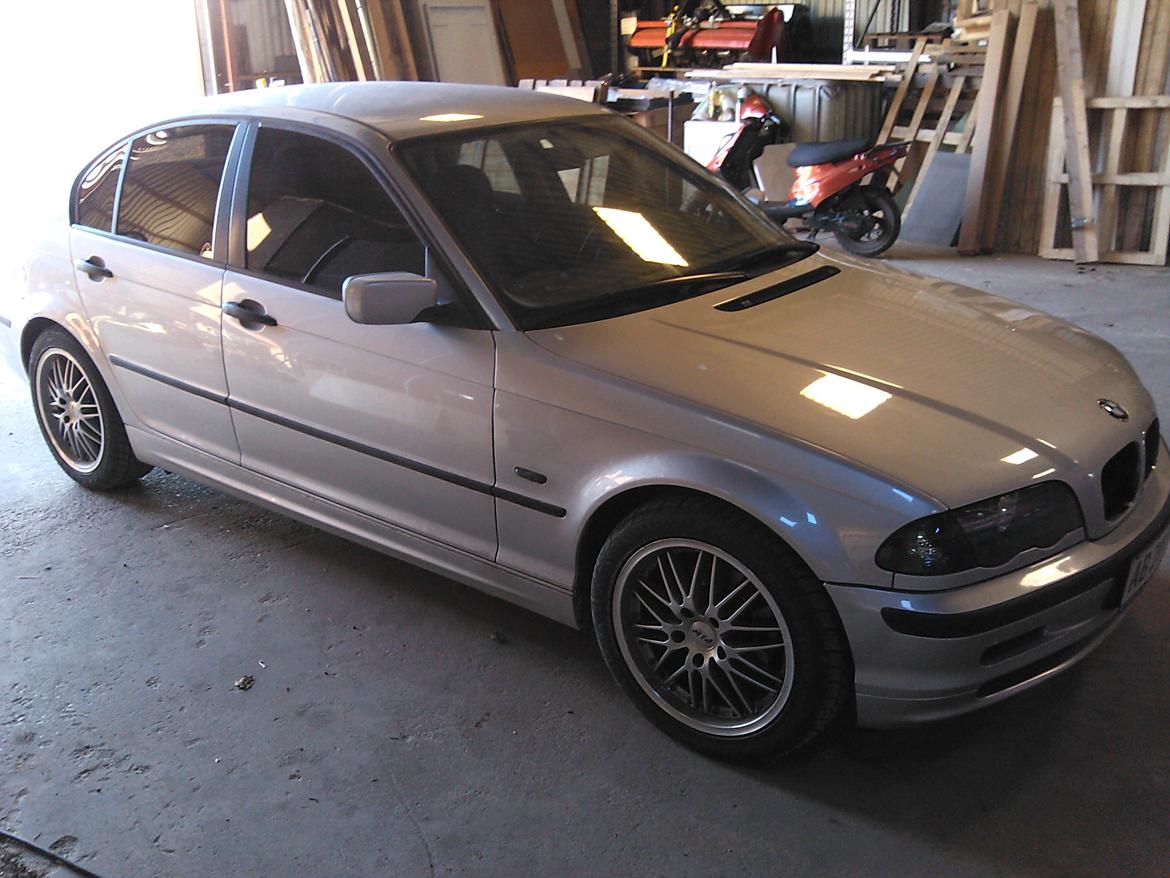 BMW e46 318i / SOLGT billede 2