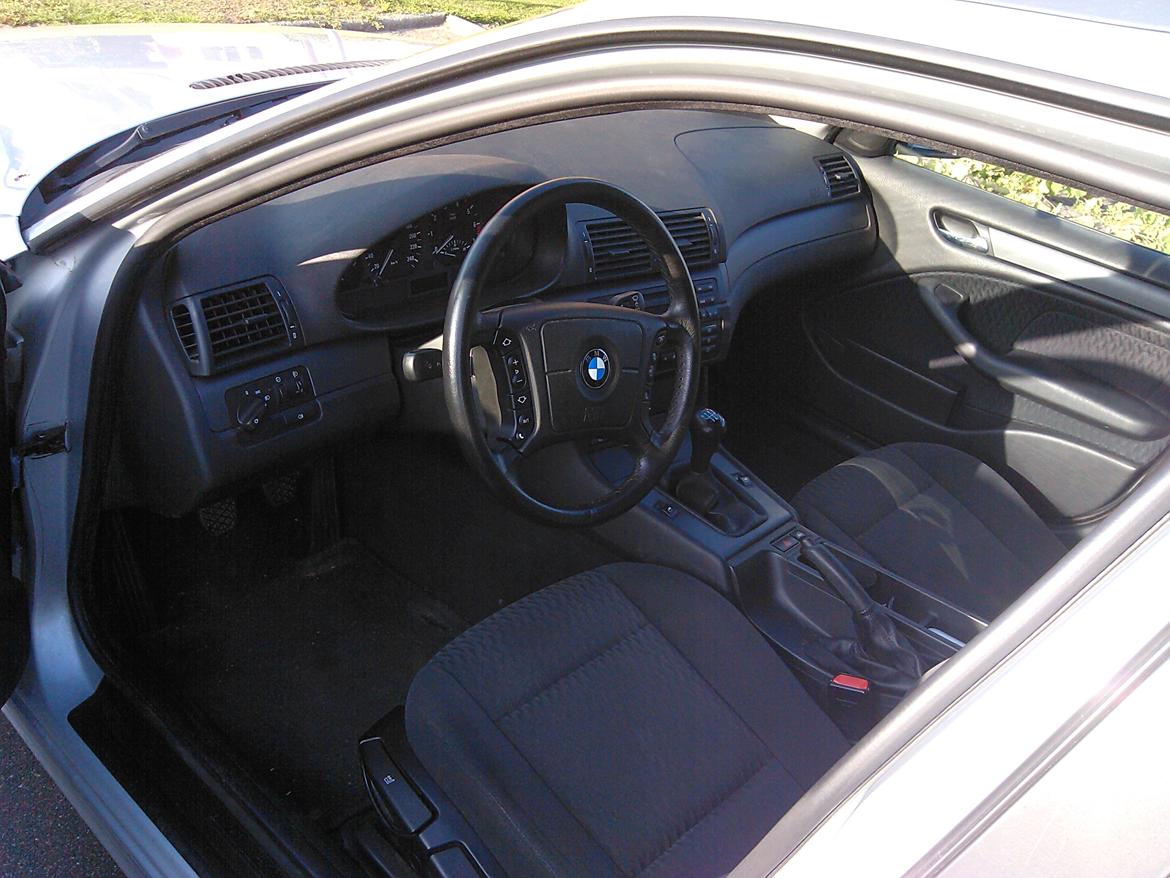 BMW e46 318i / SOLGT billede 9