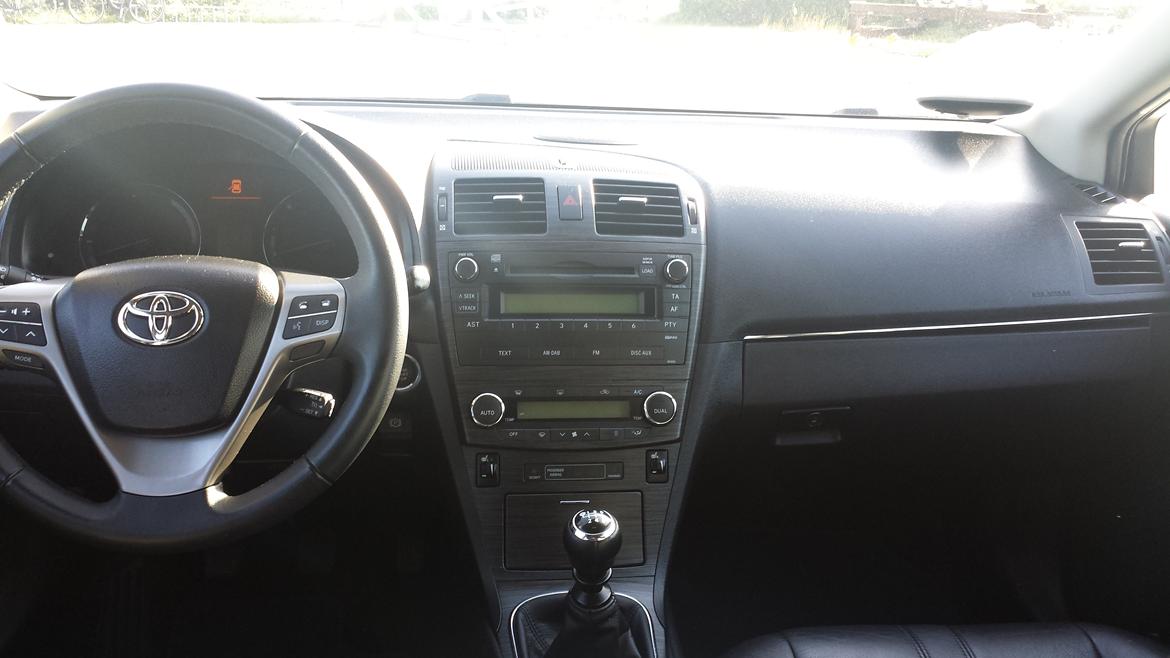 Toyota Avensis 2,2 D-4D 150 T3 4d billede 2