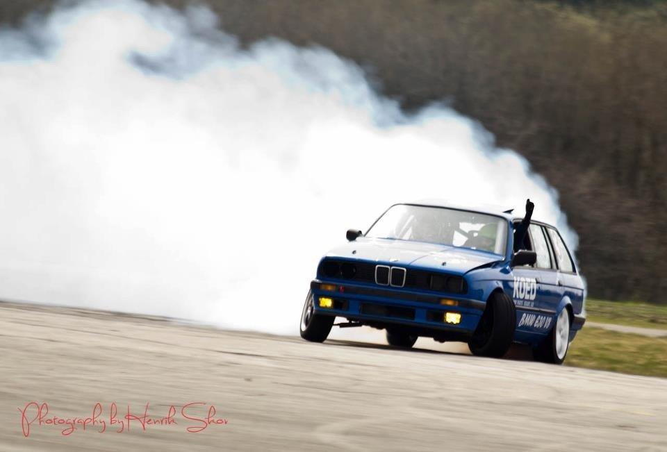 BMW e30 touring V8 billede 1