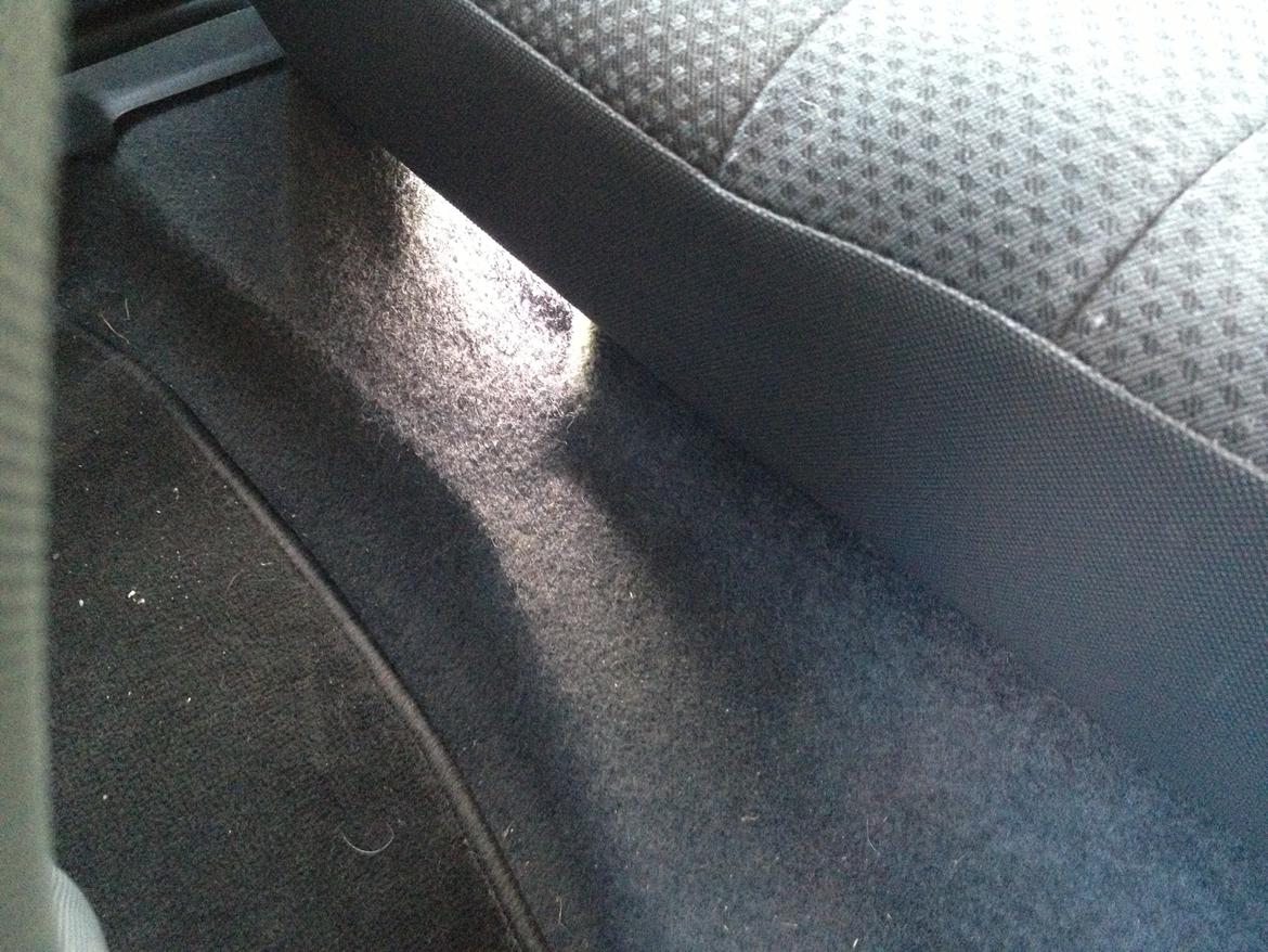 VW Polo 6n2 16V - Cool hvid SMD bånd under bagsædet billede 11