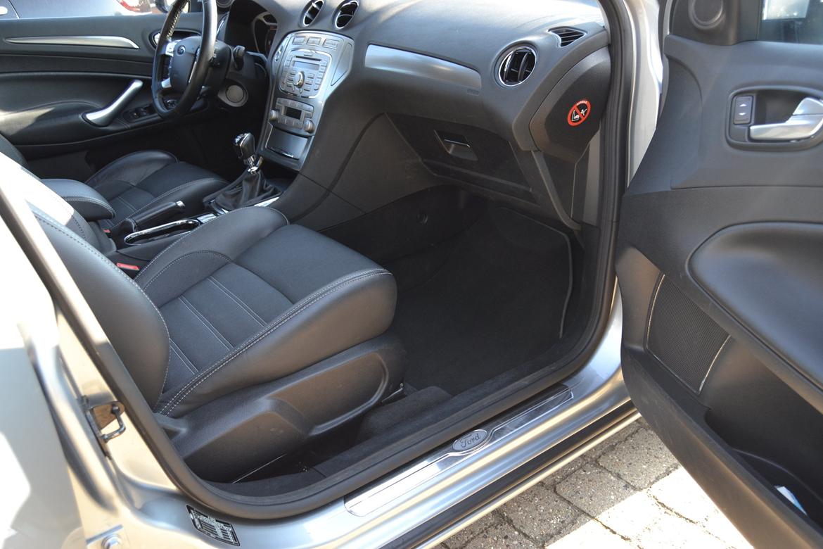 Ford Mondeo 2.5 20V Turbo Titanium Stc. billede 8