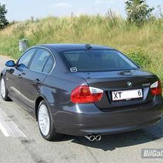 BMW 330i E90