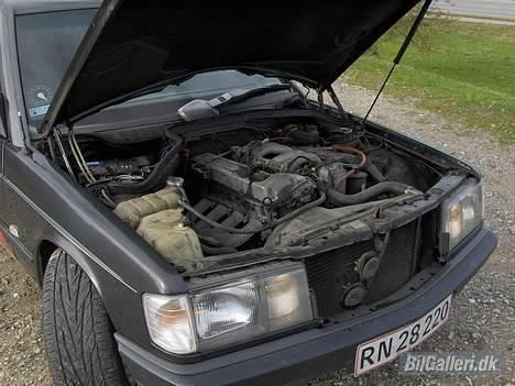 Mercedes Benz 190 TOTALSKADET billede 10