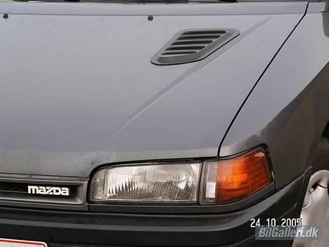 Mazda 323 LX ~ 1990 ~ Solgt - Gjæller klamt ikk´! billede 2