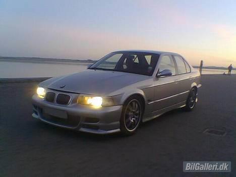 BMW 318i (Solgt) billede 1