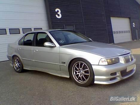 BMW 318i (Solgt) billede 4